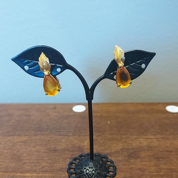 Vintage Pineapple Earrings - Picture 3 of 9